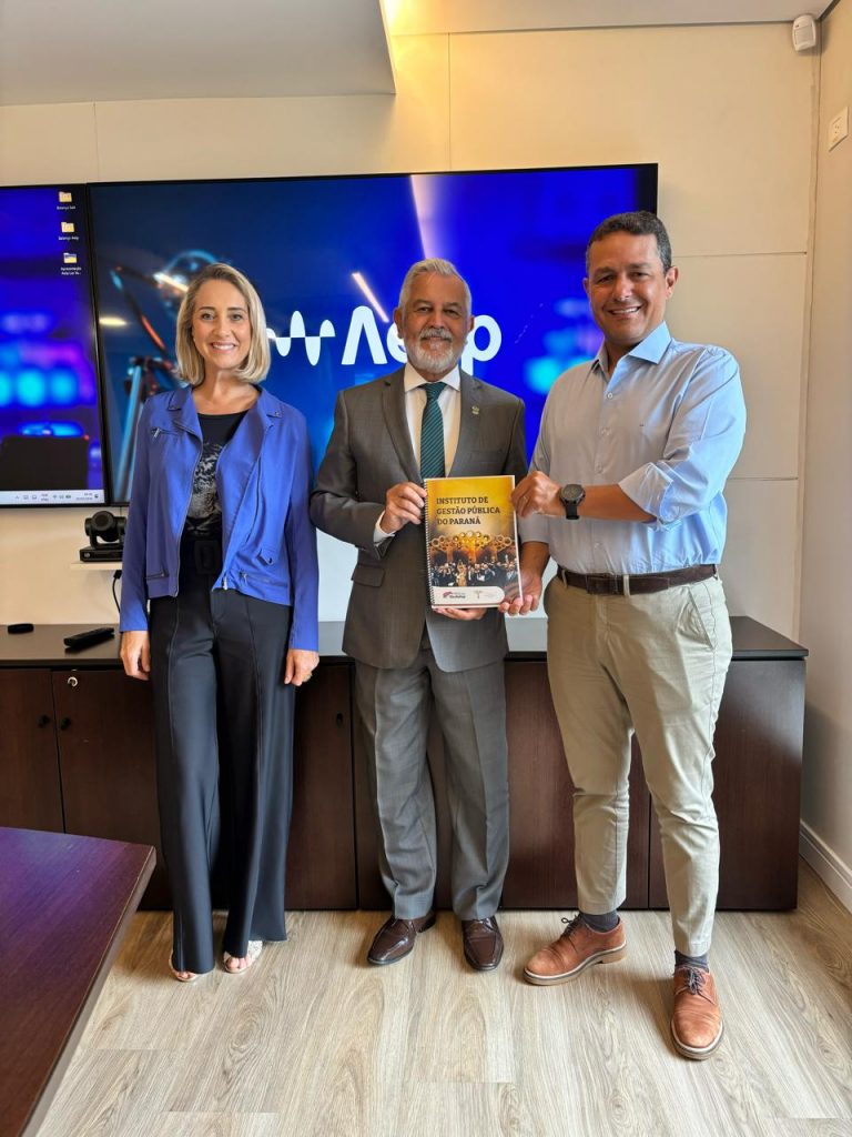 Na reunião, foi entregue o relatório das atividades realizadas pela premiação em 2025